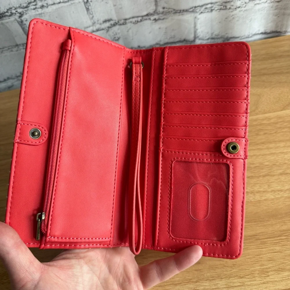 Universal Thread this red